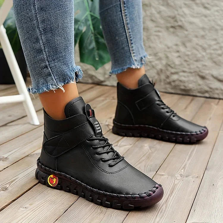 Stylová a pohodlná outdoorová kotníková obuv s odolnou podrážkou