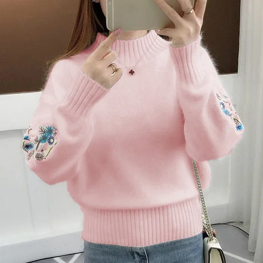 Mila - Elegantní pletený světr s krásnou květinovou výšivkou