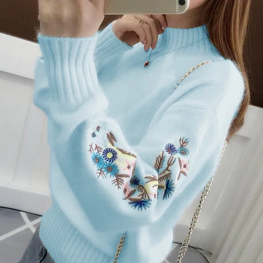 Mila - Elegantní pletený světr s krásnou květinovou výšivkou