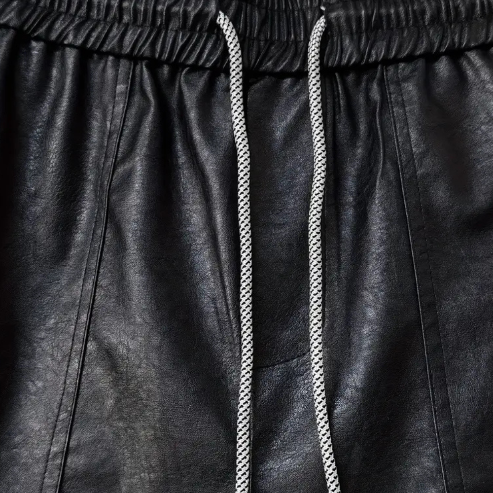 Stylové pánské cargo kalhoty vyrobené z koženého materiálu