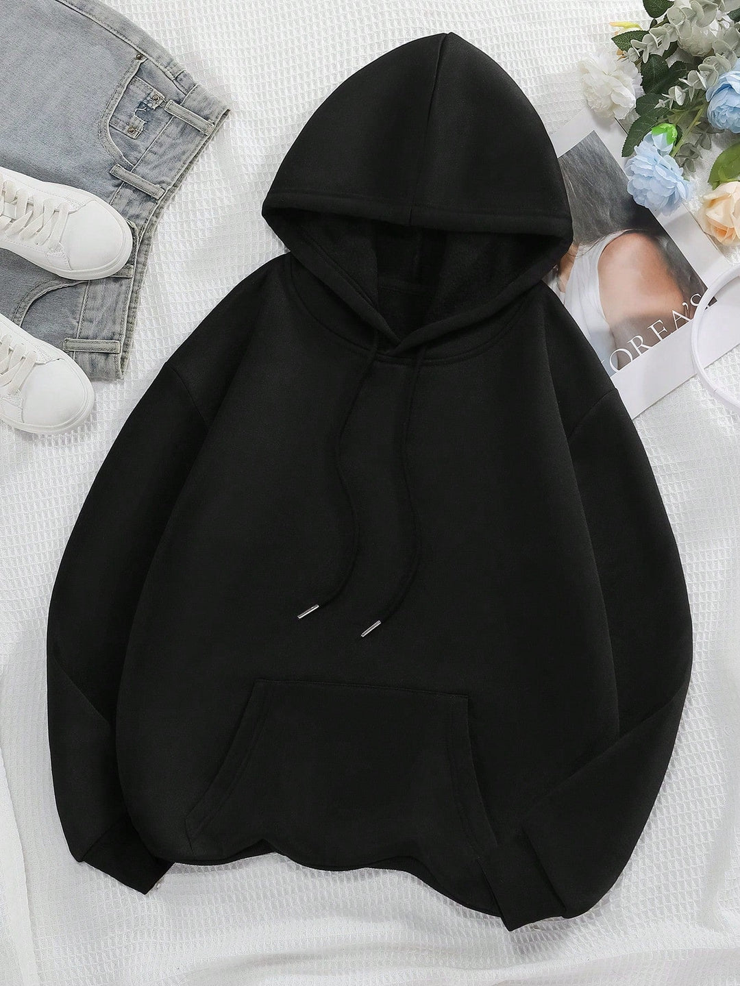 Stylová minimalistická mikina s kapucí a klokaní kapsou pro muže