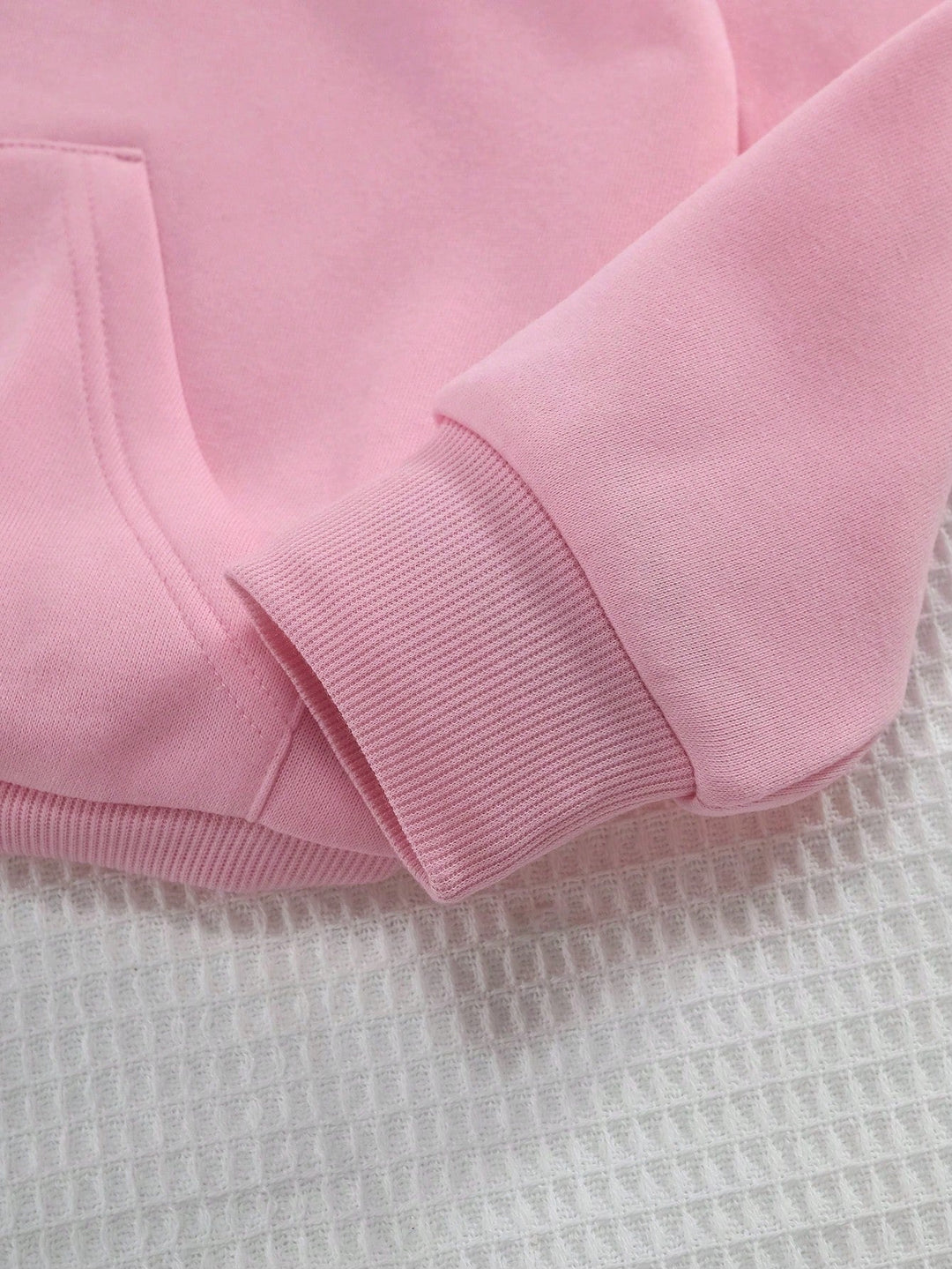 Stylová minimalistická mikina s kapucí a klokaní kapsou pro muže