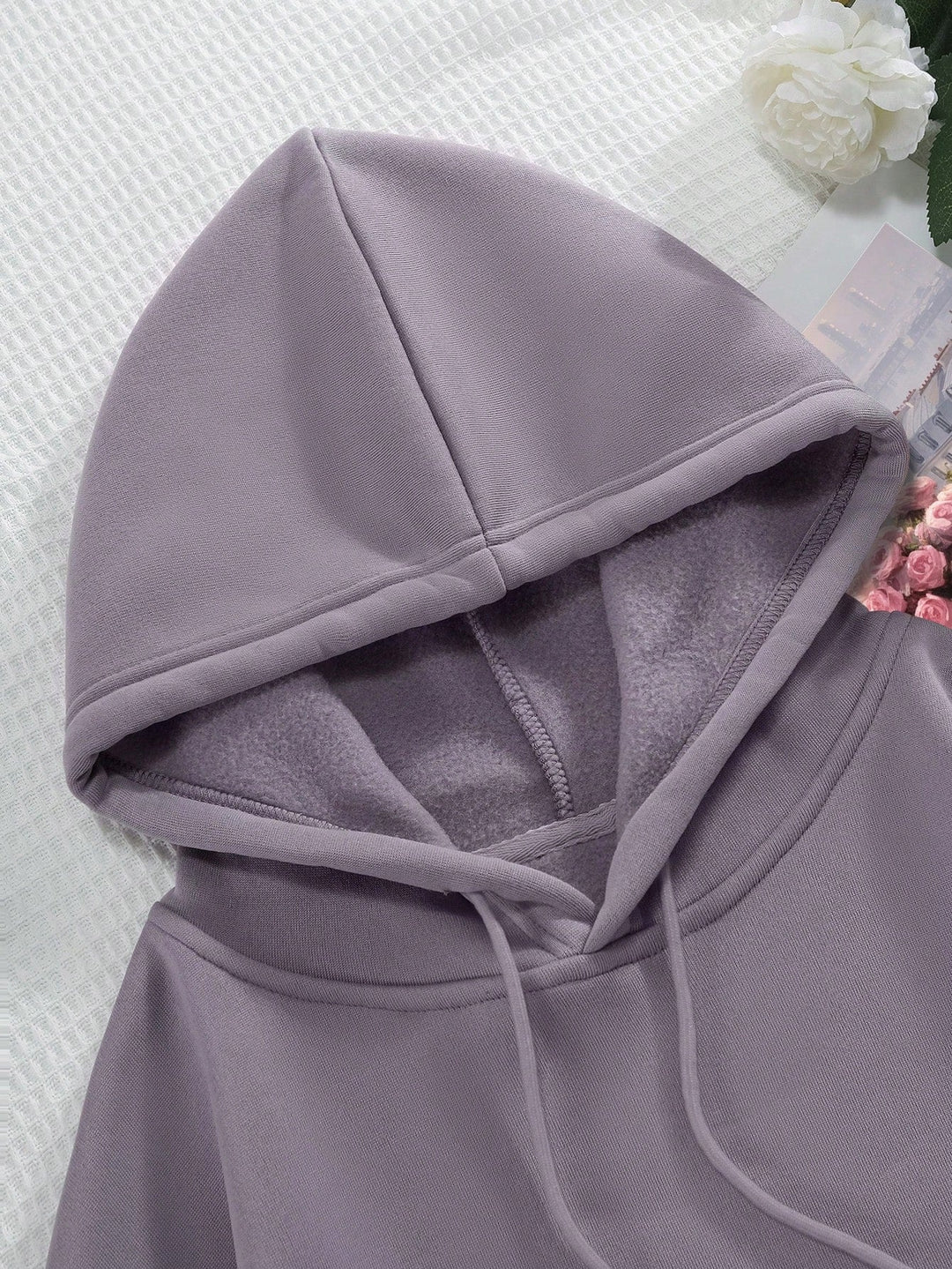 Stylová minimalistická mikina s kapucí a klokaní kapsou pro muže