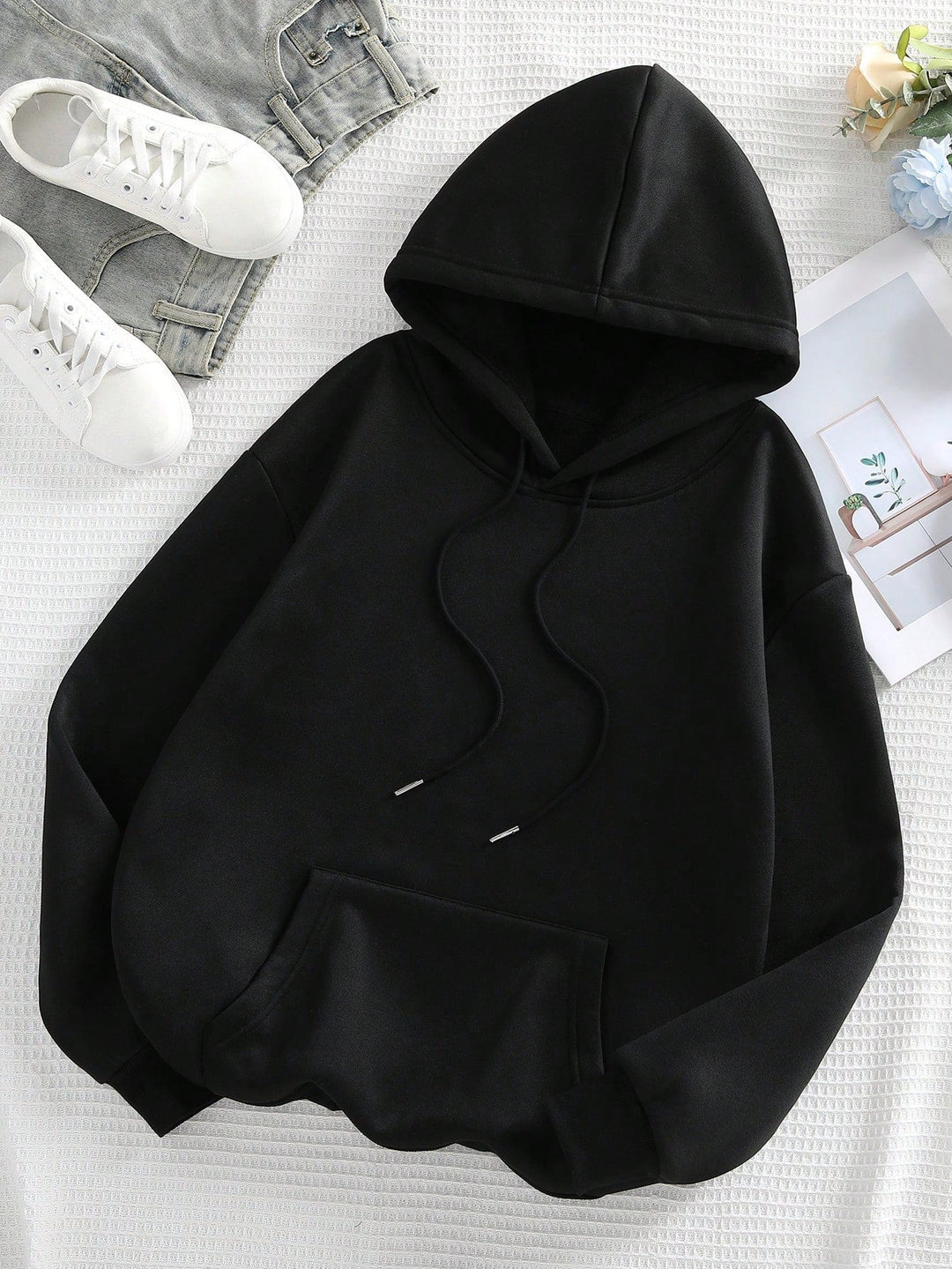 Stylová minimalistická mikina s kapucí a klokaní kapsou pro muže