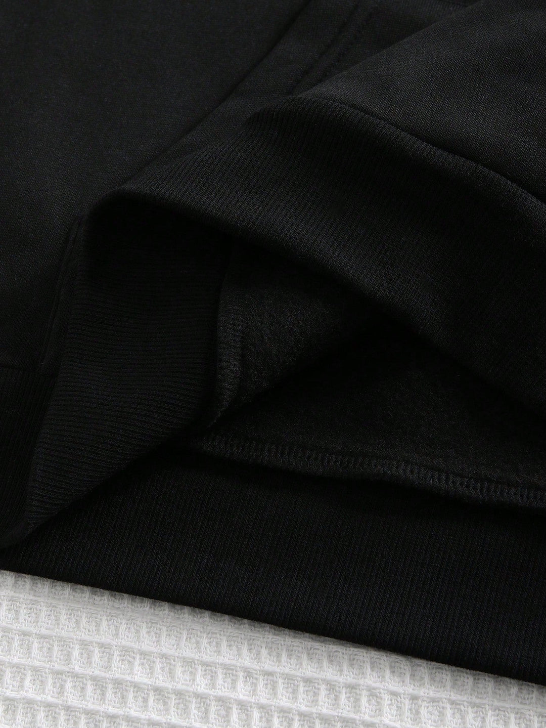 Stylová minimalistická mikina s kapucí a klokaní kapsou pro muže