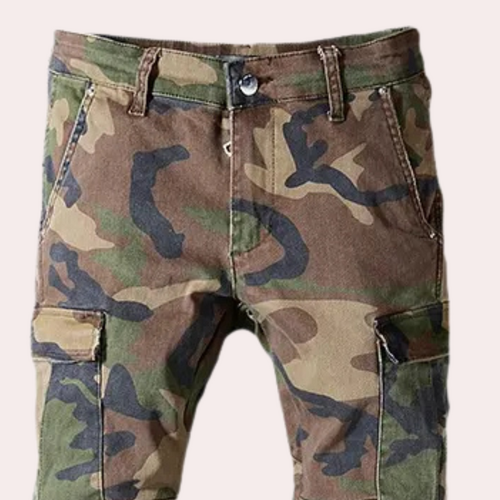 Trendy opotřebované pánské džíny s kamuflážovým potiskem