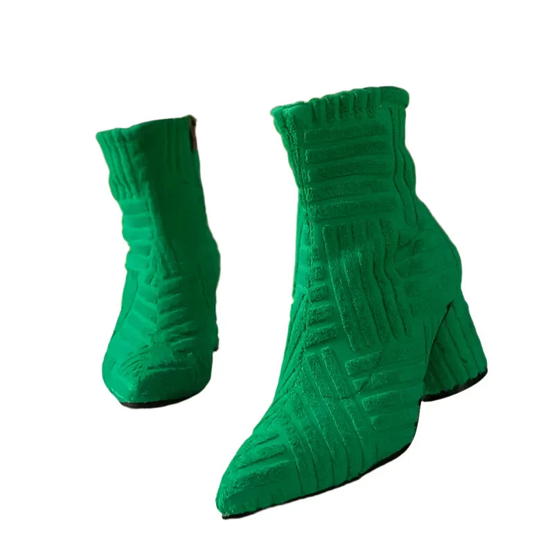 Elegantní dámské boty se stylovým podpatkem