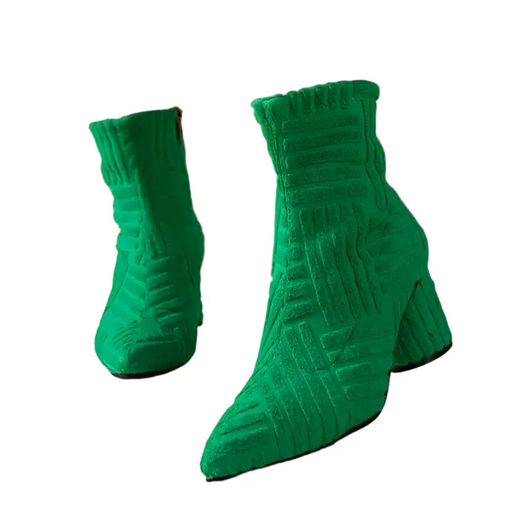 Elegantní dámské boty se stylovým podpatkem