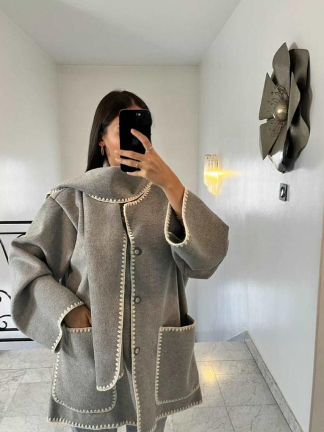 Elegantní dámské sako v minimalistickém stylu