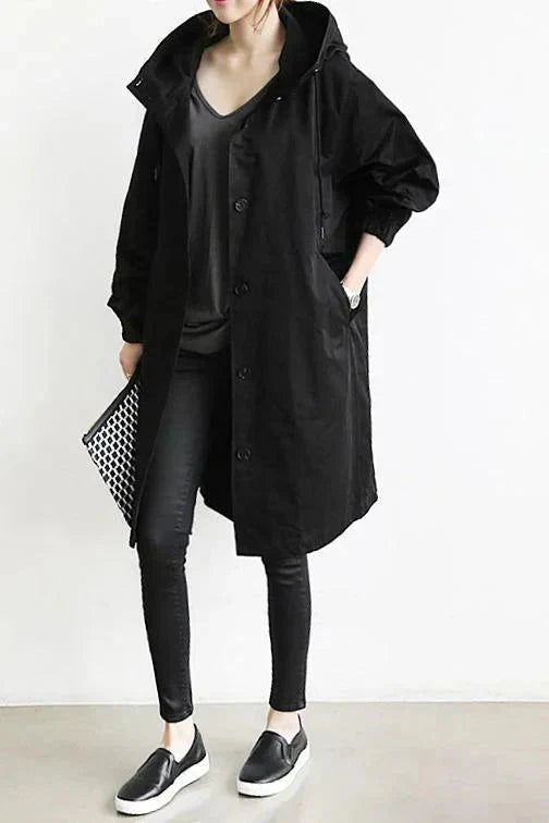 Trendy městský plášť s stylovou oversized kapucí pro dámy