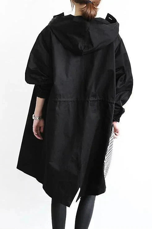 Trendy městský plášť s stylovou oversized kapucí pro dámy