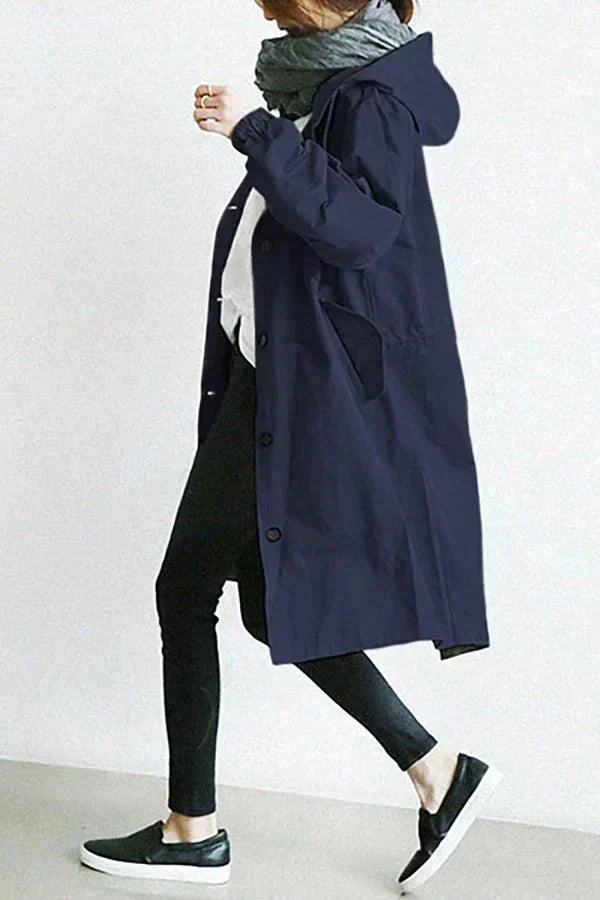 Trendy městský plášť s stylovou oversized kapucí pro dámy