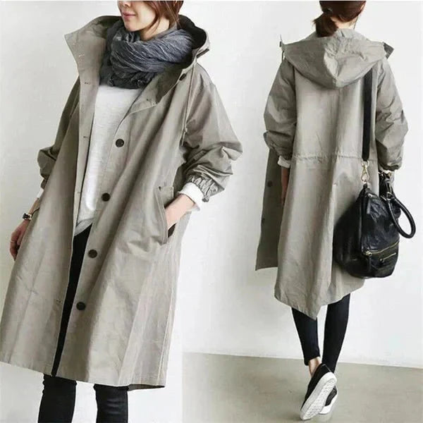 Trendy městský plášť s stylovou oversized kapucí pro dámy